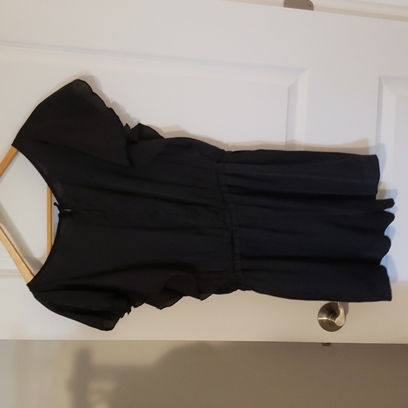 Black h&m shorts jumpsuit. Size 6 - Picture 3 of 3